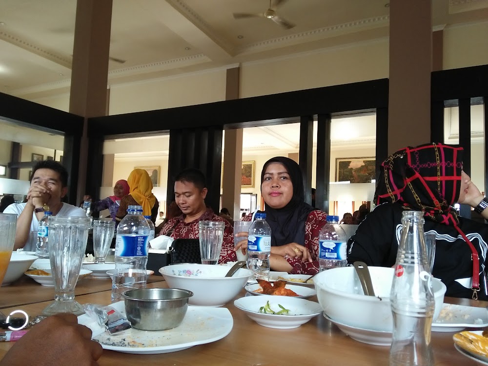 Rasa Autentik RM. Salero Kampuang: Santap Lezat di Tritih Kulon
